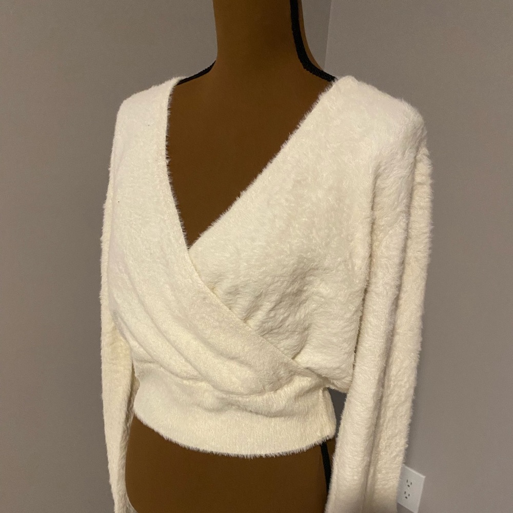 Lulu’s sweater- size Medium NWT!